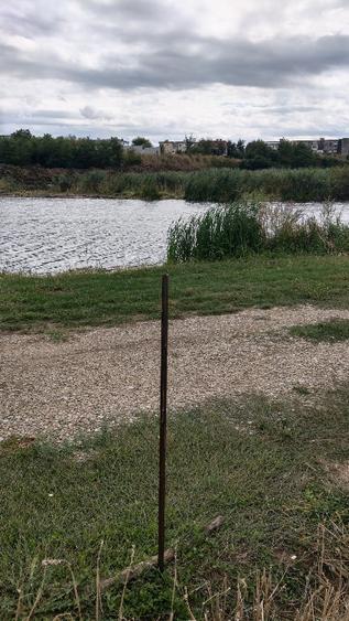 Teren lotizat de constructii cu deschidere la lac