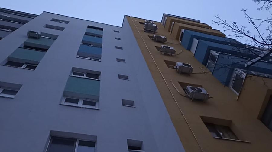Vanzare apartament 3 cam la parter cu balcon stradal zona Parc Sebastian sect 5