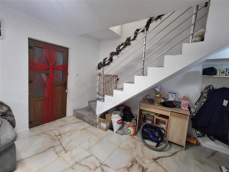 Casa individuala 3 camere 2 bai curte si garaj - zona Talmaciu