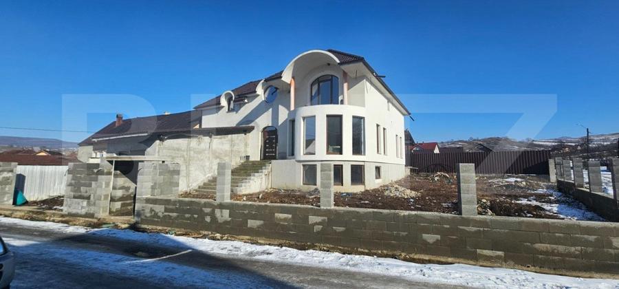 Casă modernă și spațioasă, 364mp, construită în 2020