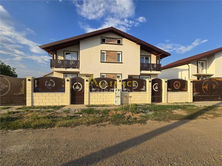 Vila tip duplex - 4 camere - 2 bai - pod - beci