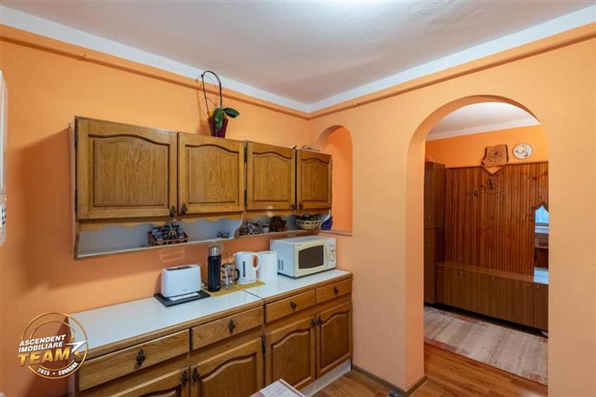 FILM! Apartament mobilat, cu 2 camere, etaj 1, central dar linistit, Covasna