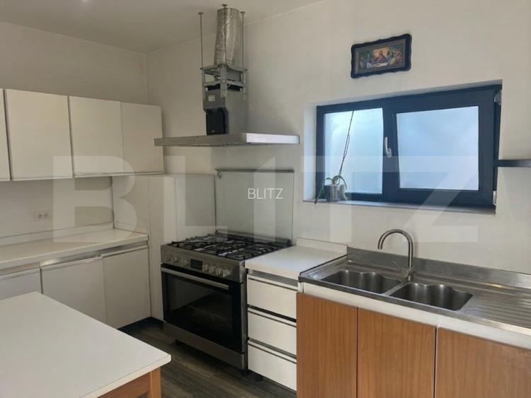 Casa 330 mp, teren 3.080 mp, zona Cosoveni