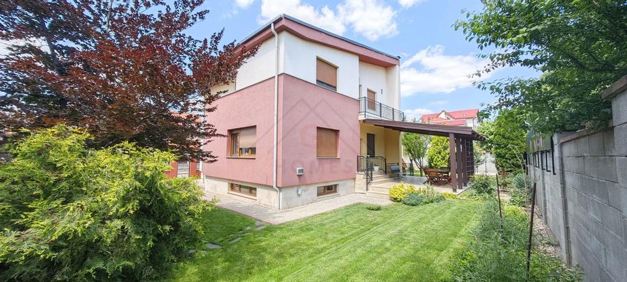 Casa mare. Posibil si clinica, camin batrani, invatamant, sediu firma.