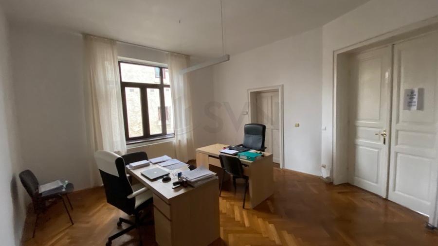 REA0088440 Apartament 7 camere - zona Capitale - intrare separata