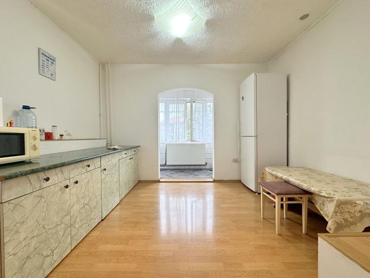 Apartament cu 2 camere decomandat, etaj intermediar