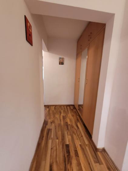 Navodari - str. Randunelelor - 2 camere decomandate -parcare privata -400 E