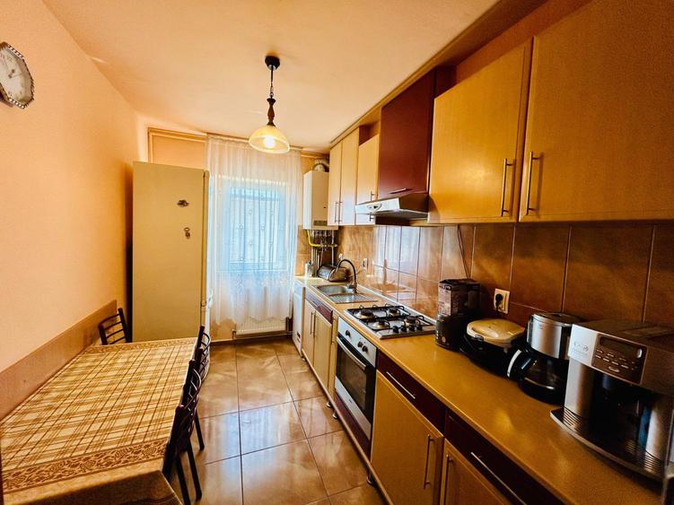 Chirie - Apartament 3 camere, etaj 2, zona Mihai Viteazu.