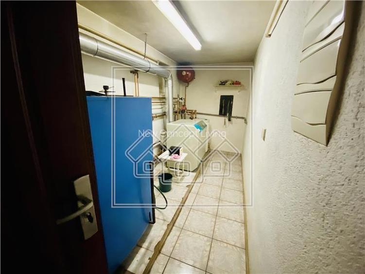 Vila individuala in Avrig - confort lux - 7 camere, 4 bai, 2 balcoane - 35
