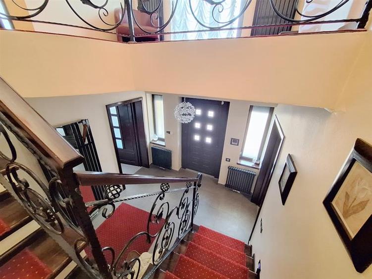 Vila eleganta ultracentrala – str. George Bacovia, Bacau