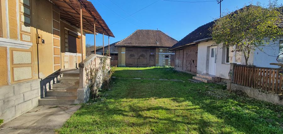 De vânzare o proprietate imobiliare, situata în Remeți pe Someș (Mireșu Mare)