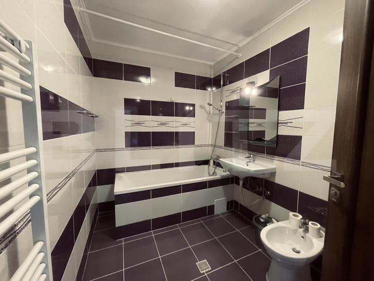 Apartament cu 3 camere, 72 mp, cu parcare, in zona Eroilor.