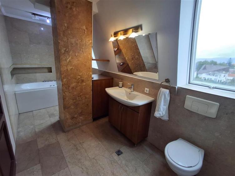 Penthouse 4 camere terasa 50mp parcare zona Centrala