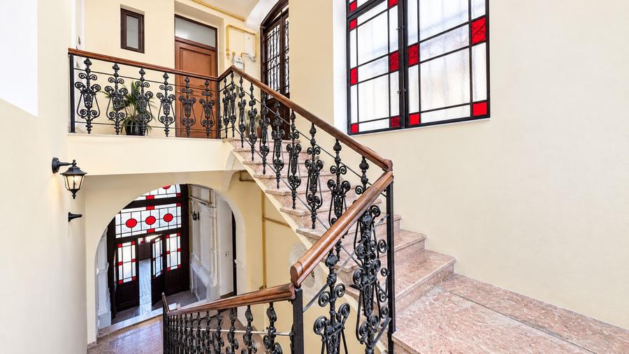 De vânzare/ închiriat Apartament istoric, 2 camere, Central Arad