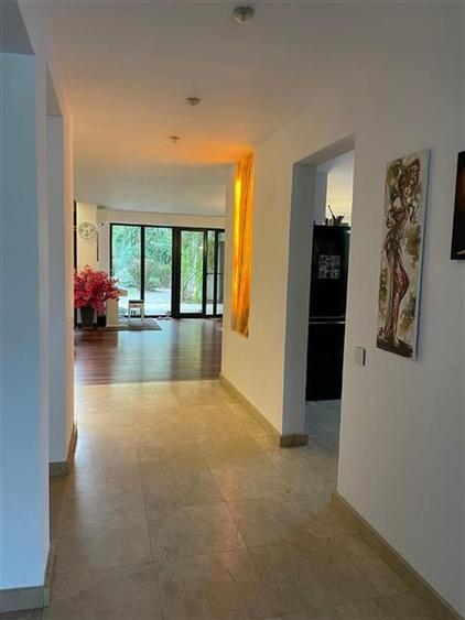 Corbeanca, central, vila pe colt, 9 camere, sauna