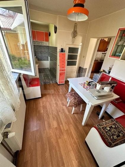Casă tip P+E+M, 5 camere, 176 mp, semicentrală
