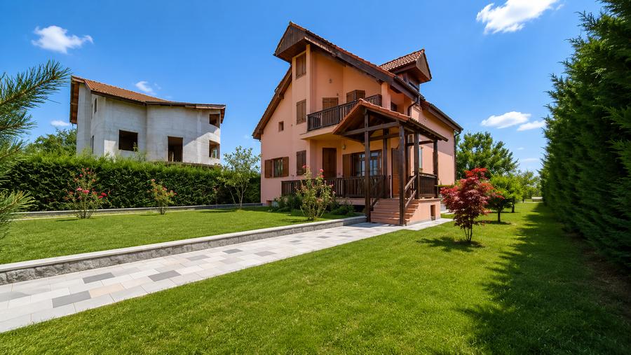 Casa spatioasa de inchiriat cu 5 camere in Zimandu Nou