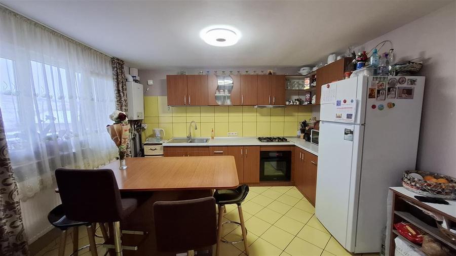Casa Rediu,5 camere, 2 bai,S.u 150 mp,Beci,Asfalt,0% Comision