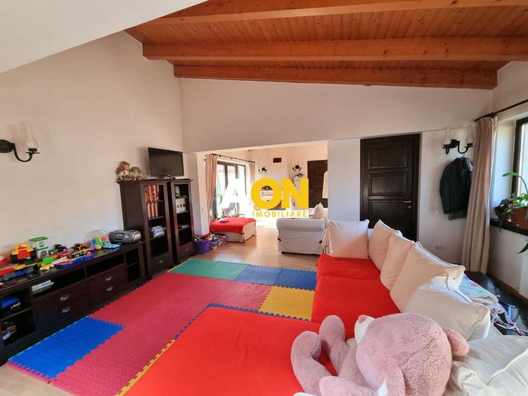 Casa de vanzare 5 camere, 980 teren, zona Piata Cetate