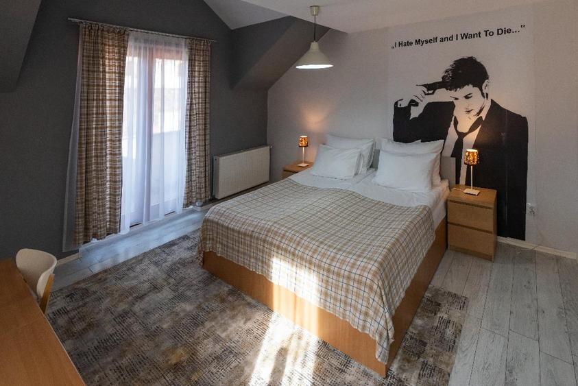De vanzare Boutique Hotel Rocker's Inn, locatie functionala, zona Cheile Nerei