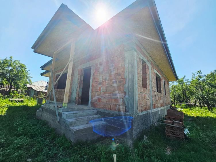 Casă la roșu cu 4 camere, 122 mp utili, teren 465 mp – Băicoi