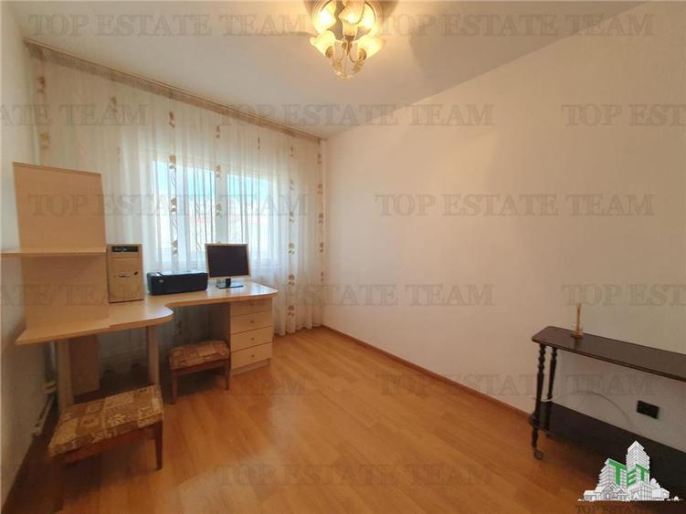Apartament 4 Camere bloc Petromar in zona Gara Constanta