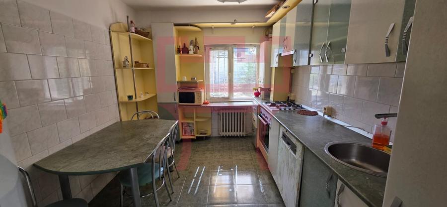 Apartament 3 camere decomandate zona The Office semicentral