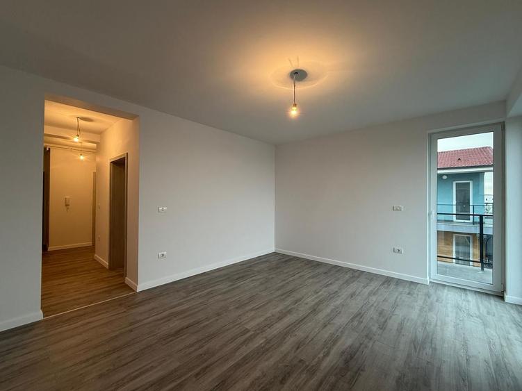 Apartament spațios, decomandat. Balcon generos.Zonă bună – Giroc