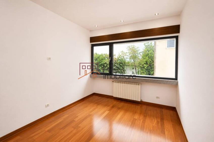 Apartament Elegant cu 4 Camere și Loc de Parcare
