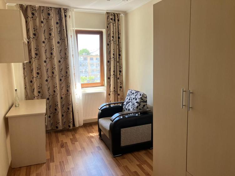 Apartament 3 camere de vanzare Podu Ros