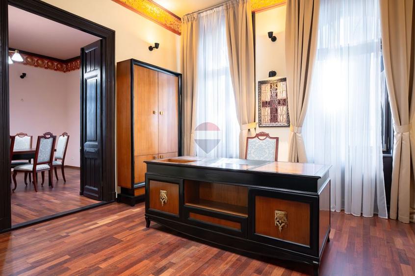 Apartament cu 3 camere de vânzare în zona Centrul Istoric