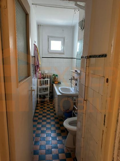 Apartament cu 3 camere de vanzare, situat in zona Inel 2 - Groapa