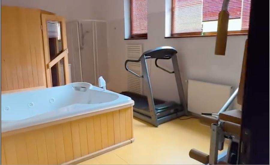 Vila de lux Brasov-Zarnesti-Piatra Craiului-Plaiul Foii, 2 HA, Gym sauna jacuzzi