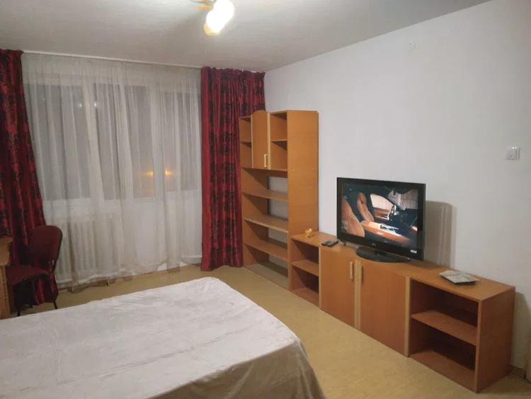 Garsoniera, decomandata, 33 mp, mobilata, metrou aproape, Drumul Taberei