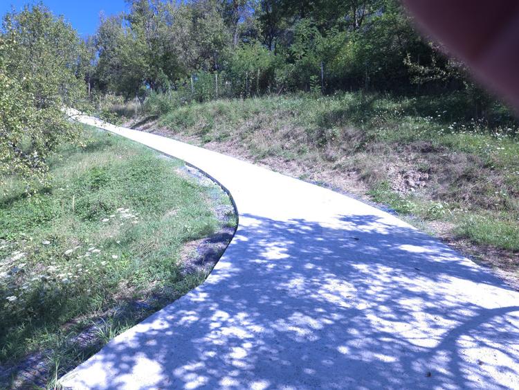 Oportunitate de Investiție în Runcu: Reședință cu Vedere Panoramică