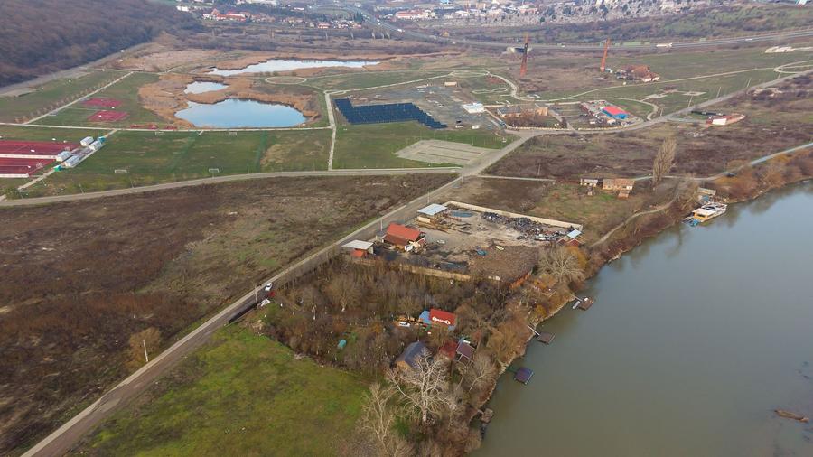Teren intravilan 2.600 mp pe Malul Mureșului Alfa