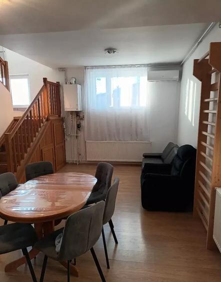 Apartament cu 3 camere, 71 mp utili plus mansarda, zona Traian