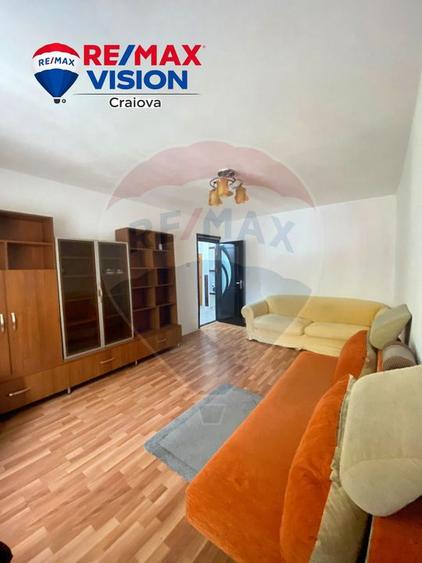Apartament cu 2 camere de închiriat în zona Rovine