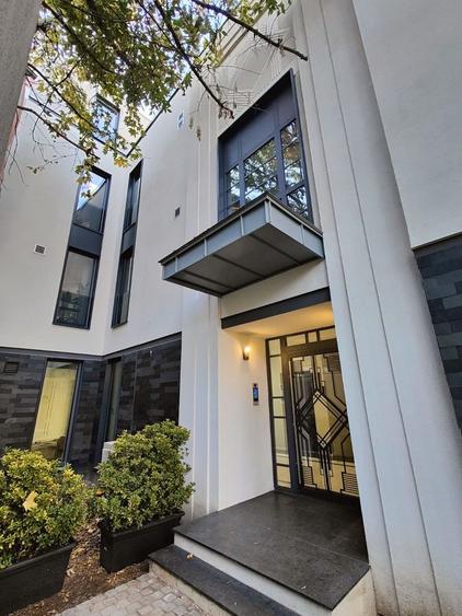Duplex modern, terasa spatioasa, bloc boutique