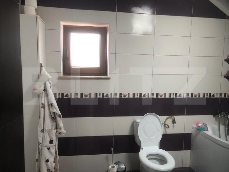 De vanzare casa 4 camere , 9 ari teren , intrare în Paulesti