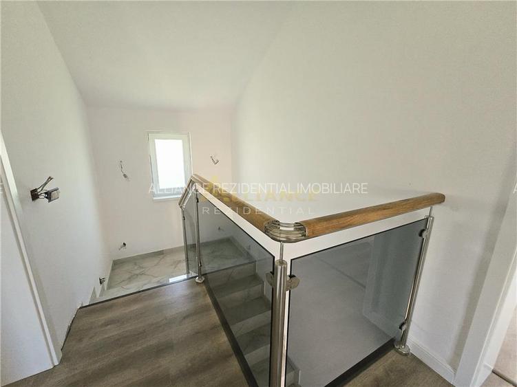 Casa individuala- 6 camere - 4 bai- 3 dressinguri-100m de autobuz - 9