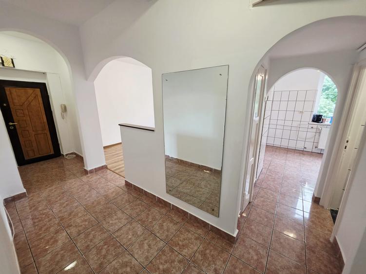 2 camere decomandat | 60 mp utili | Etaj 2 | Zona Sud | Boxă