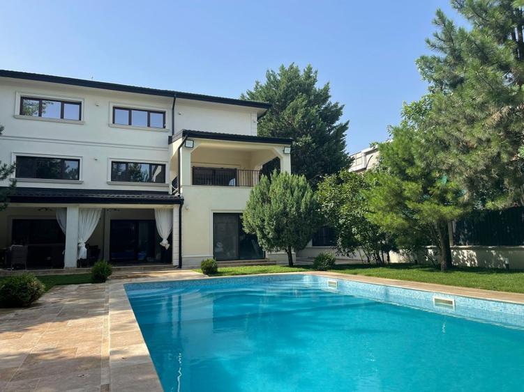 Resedinta deosebita,renovata 2023,P+2,garaj 2 loc, sauna, piscina, teren 1130 mp