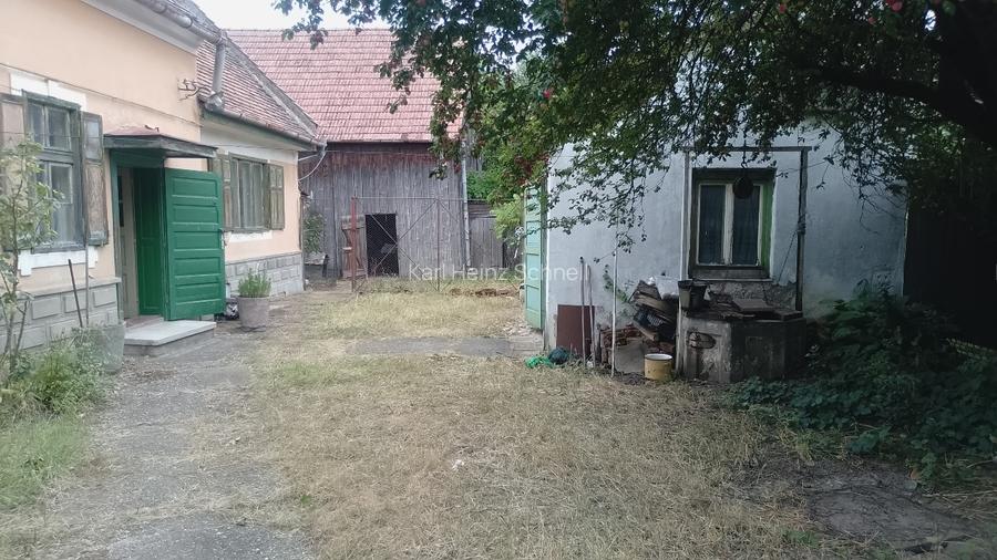Casa de Vinzare cu Teren generos Sura si Anexa cu Descidere de 20 de Metri la St - 6