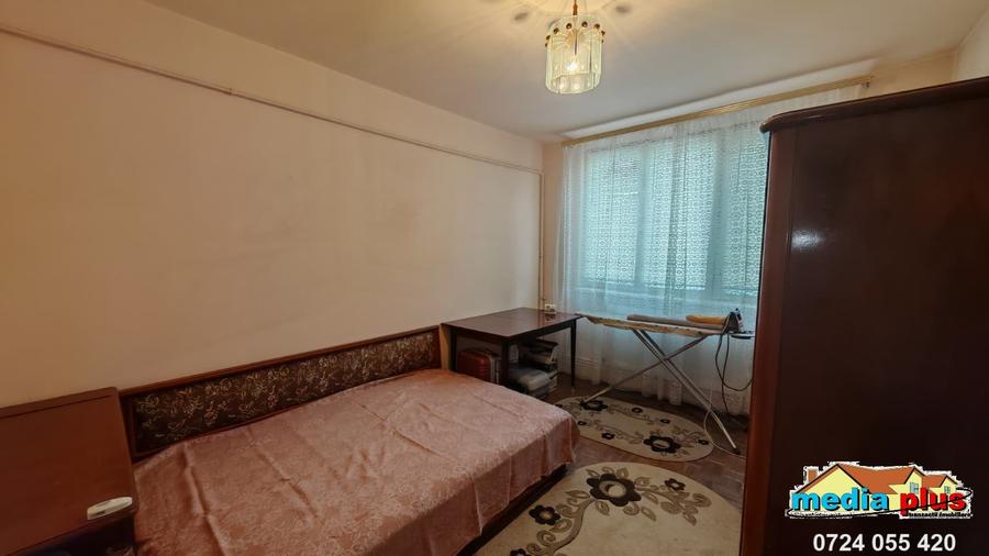 Apartament 3 camere semidecomandat, Micro 19 – str. Brăilei,
