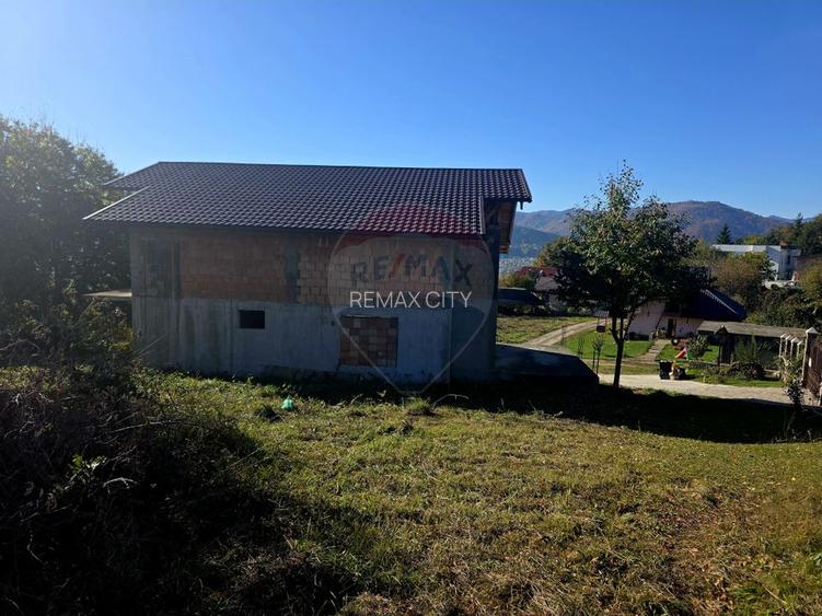Casă / Vilă cu 5 camere de vânzare - 38