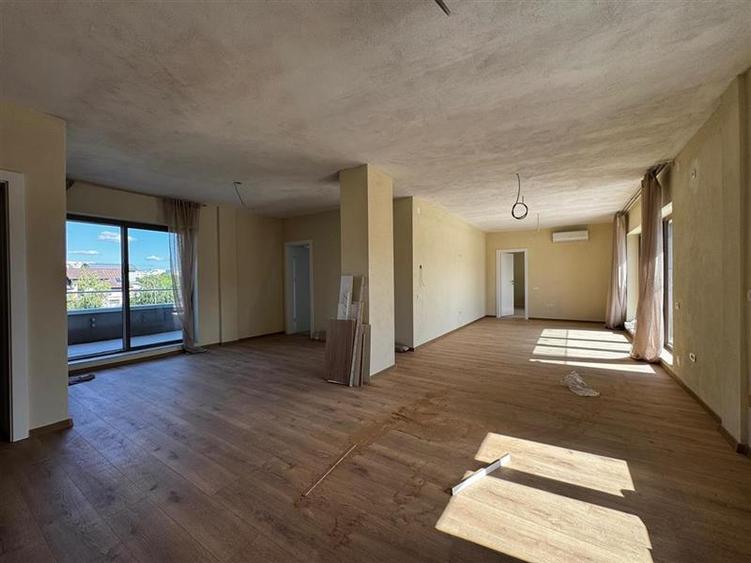 Apartament Tip Penthause 3 camere,103 mp + 2 terase ,situat pe strada Borhanciul