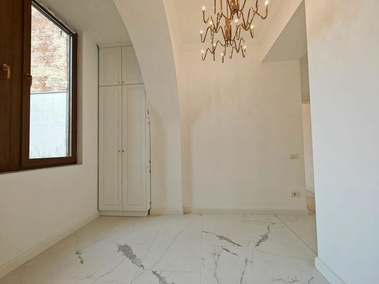 Apartament in zona Sinaia - Pretabil pentru birouri