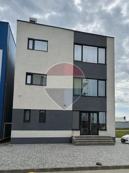 Spațiu comercial modern 50 mp, terasă generoasă de 150 mp, zona Ford