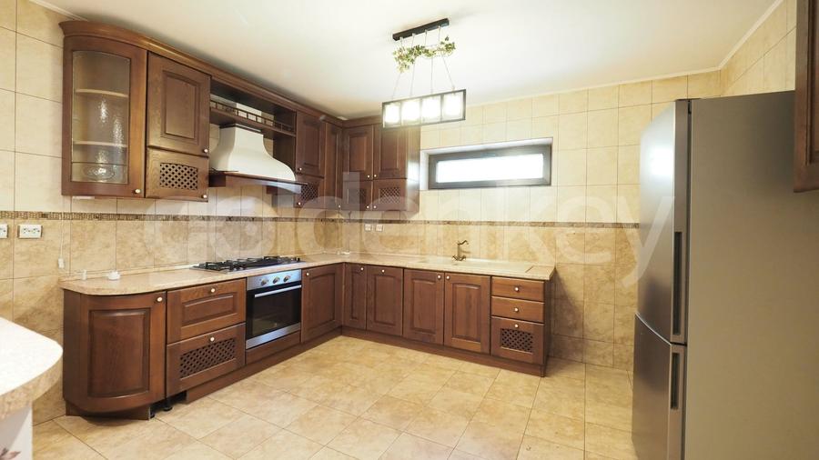 Vila spatioasa cu 6 camere | 500mp teren